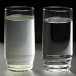 diagnose_cloudy-water one glass of cloudy water and one clear glass of water