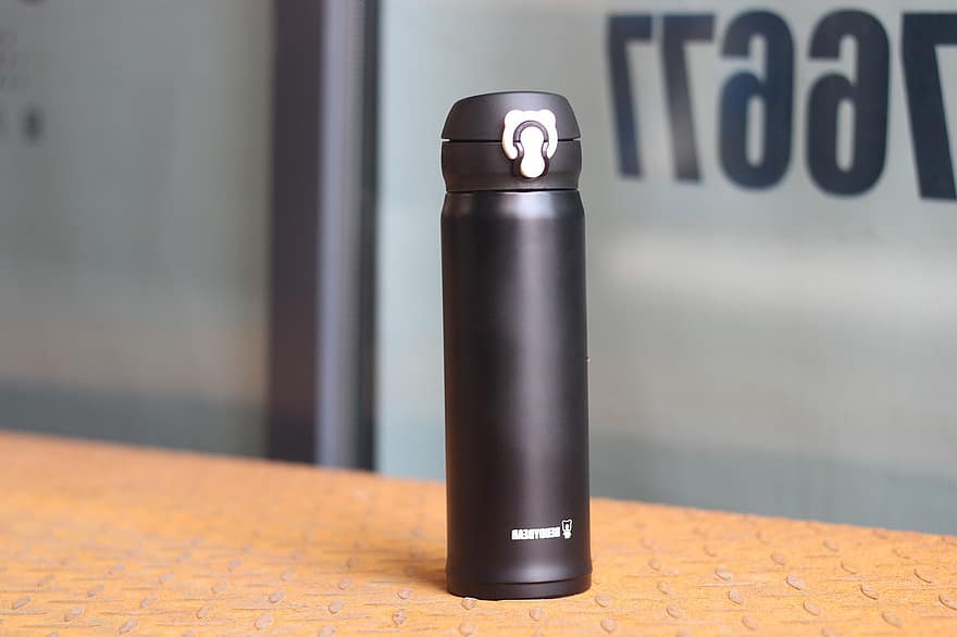 insulated reusable water bottle
